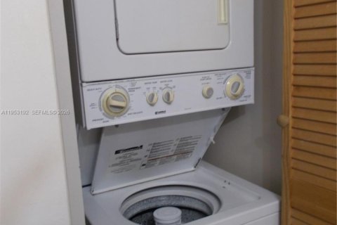 Condominio en venta en Pembroke Pines, Florida, 47.75 m2 № 2008779 - foto 13