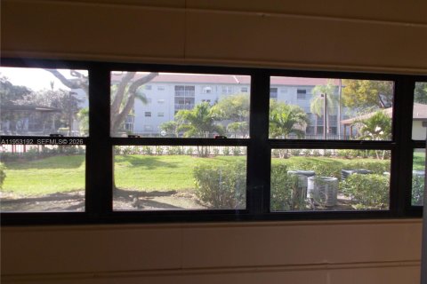 Condominio en venta en Pembroke Pines, Florida, 47.75 m2 № 2008779 - foto 18