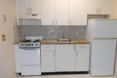 Condominio en venta en Pembroke Pines, Florida, 47.75 m2 № 2008779 - foto 14