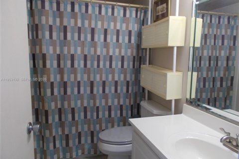 Condominio en venta en Pembroke Pines, Florida, 47.75 m2 № 2008779 - foto 8