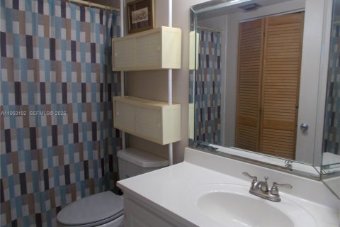 Condominio en venta en Pembroke Pines, Florida, 47.75 m2 № 2008779 - foto 11