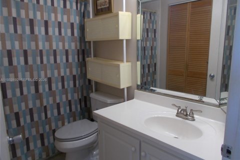 Condominio en venta en Pembroke Pines, Florida, 47.75 m2 № 2008779 - foto 7