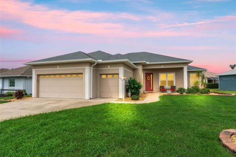 House in Summerfield, Florida 3 bedrooms, 161.46 sq.m. № 2267403