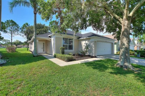 House in Haines City, Florida 4 bedrooms, 146.97 sq.m. № 1908639 - photo 1