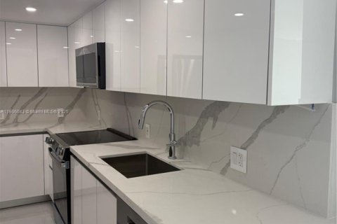 Снять в аренду кондоминиум в Авентура, Флорида 2 спальни, 101.45м2, № 1956668 - фото 12