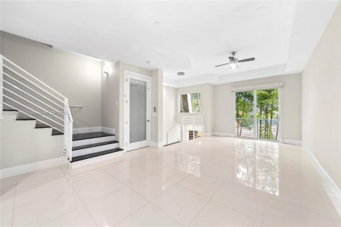 Townhouse in Fort Lauderdale, Florida 3 bedrooms, 196.95 sq.m. № 2090110 - photo 2