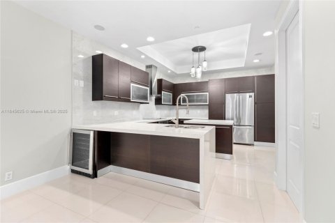 Townhouse in Fort Lauderdale, Florida 3 bedrooms, 196.95 sq.m. № 2090110 - photo 3
