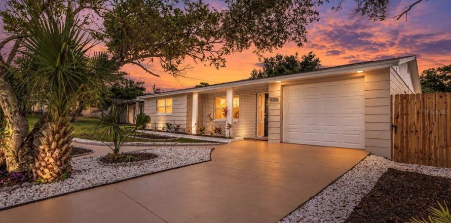 Casa en New Port Richey, Florida 3 dormitorios, 95.13 m2 № 2386300