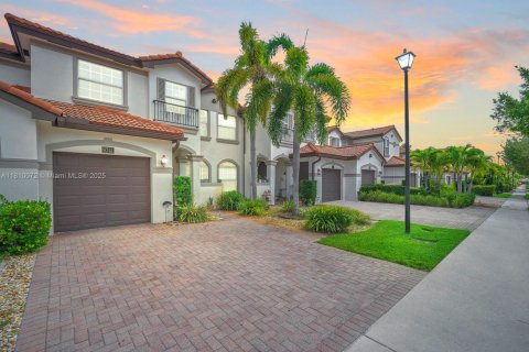 Townhouse in Cooper City, Florida 4 bedrooms, 201.78 sq.m. № 1934145 - photo 3