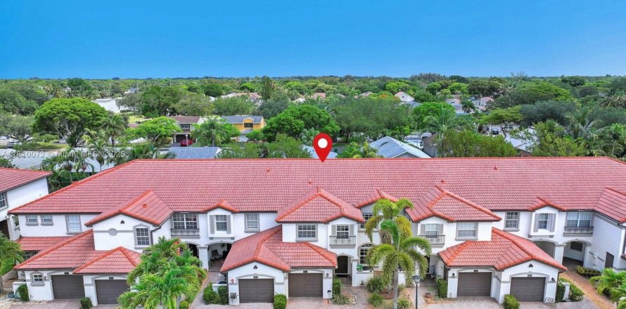 Townhouse in Cooper City, Florida 4 bedrooms, 201.78 sq.m. № 1934145