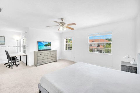 Townhouse in Cooper City, Florida 4 bedrooms, 201.78 sq.m. № 1934145 - photo 21