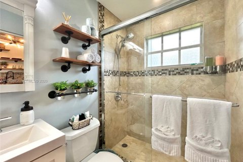 Commercial property in Miami, Florida 41.81 sq.m. № 2000787 - photo 17