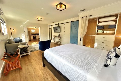 Commercial property in Miami, Florida 41.81 sq.m. № 2000787 - photo 2