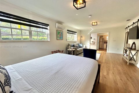 Commercial property in Miami, Florida 41.81 sq.m. № 2000787 - photo 8