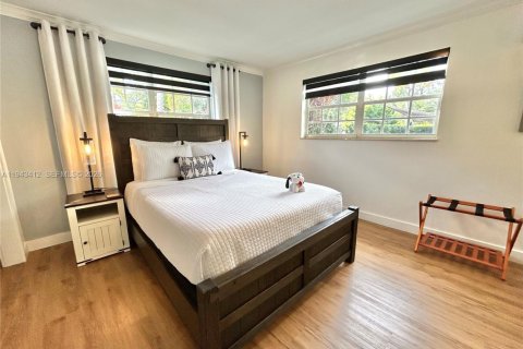 Commercial property in Miami, Florida 41.81 sq.m. № 2000787 - photo 7