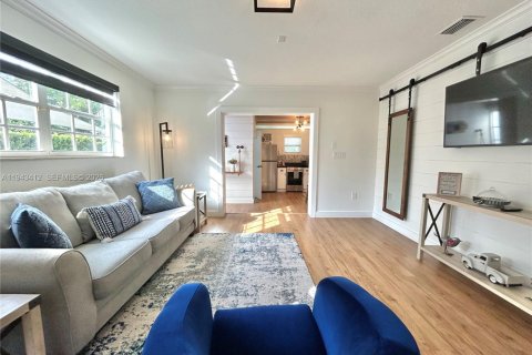 Commercial property in Miami, Florida 41.81 sq.m. № 2000787 - photo 9