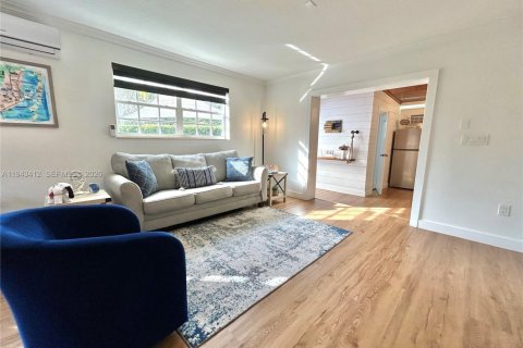 Commercial property in Miami, Florida 41.81 sq.m. № 2000787 - photo 5