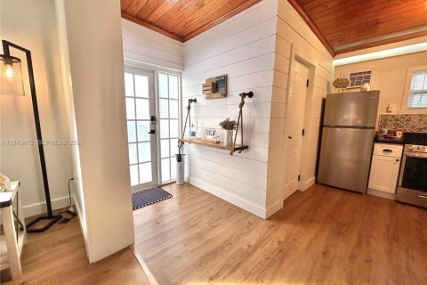 Commercial property in Miami, Florida 41.81 sq.m. № 2000787 - photo 16