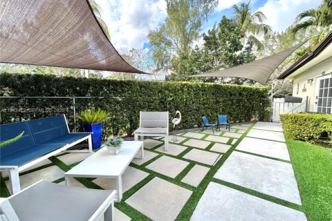 Commercial property in Miami, Florida 41.81 sq.m. № 2000787 - photo 20