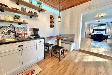 Commercial property in Miami, Florida 41.81 sq.m. № 2000787 - photo 12