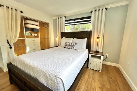 Commercial property in Miami, Florida 41.81 sq.m. № 2000787 - photo 3