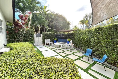 Commercial property in Miami, Florida 41.81 sq.m. № 2000787 - photo 19