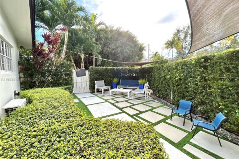 Commercial property in Miami, Florida 41.81 sq.m. № 2000787 - photo 21