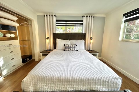 Commercial property in Miami, Florida 41.81 sq.m. № 2000787 - photo 6