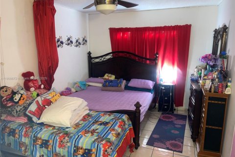 House in Miami, Florida 3 bedrooms, 149.39 sq.m. № 2013245 - photo 20