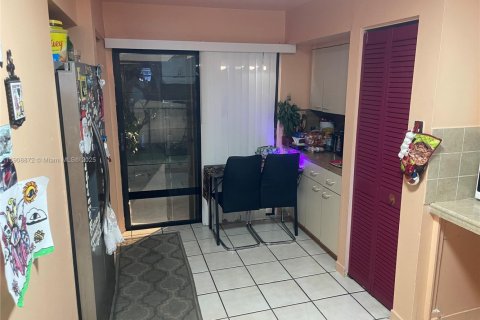 House in Miami, Florida 3 bedrooms, 149.39 sq.m. № 2013245 - photo 18