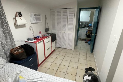 House in Miami, Florida 3 bedrooms, 149.39 sq.m. № 2013245 - photo 8