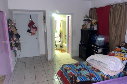 House in Miami, Florida 3 bedrooms, 149.39 sq.m. № 2013245 - photo 21