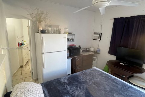 House in Miami, Florida 3 bedrooms, 149.39 sq.m. № 2013245 - photo 11