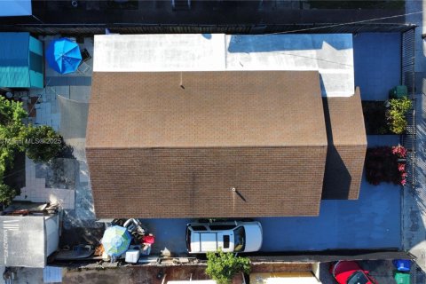 House in Miami, Florida 3 bedrooms, 149.39 sq.m. № 2013245 - photo 3