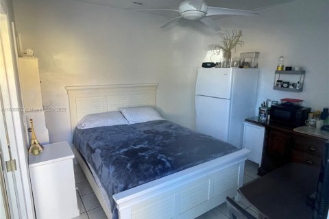 House in Miami, Florida 3 bedrooms, 149.39 sq.m. № 2013245 - photo 10