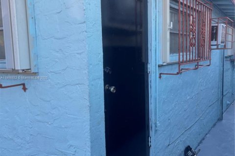 House in Miami, Florida 3 bedrooms, 149.39 sq.m. № 2013245 - photo 4