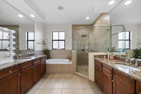 Villa ou maison à vendre à Doral, Floride: 4 chambres, 246.19 m2 № 2004125 - photo 22