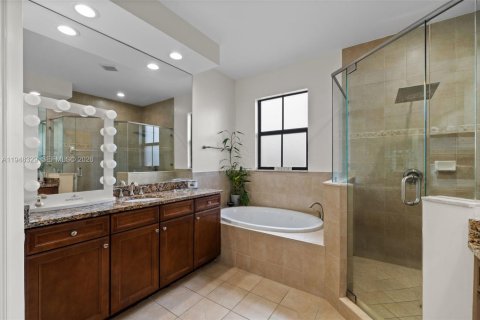 Villa ou maison à vendre à Doral, Floride: 4 chambres, 246.19 m2 № 2004125 - photo 23