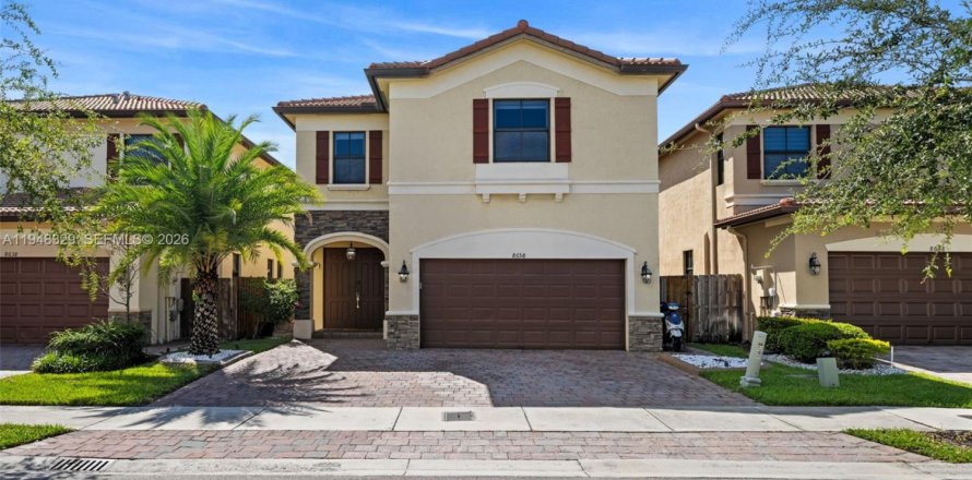 Villa ou maison à Doral, Floride 4 chambres, 246.19 m2 № 2004125