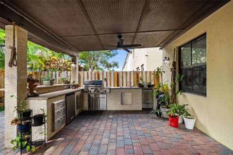 Villa ou maison à vendre à Doral, Floride: 4 chambres, 246.19 m2 № 2004125 - photo 4