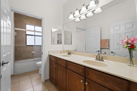 Villa ou maison à vendre à Doral, Floride: 4 chambres, 246.19 m2 № 2004125 - photo 16