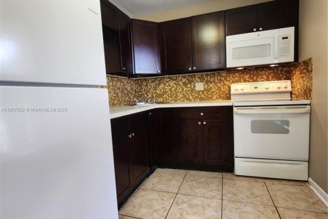 Condominio en venta en Tamarac, Florida, 1 dormitorio, 61.32 m2 № 1881983 - foto 4
