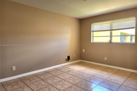 Condominio en venta en Tamarac, Florida, 1 dormitorio, 61.32 m2 № 1881983 - foto 9