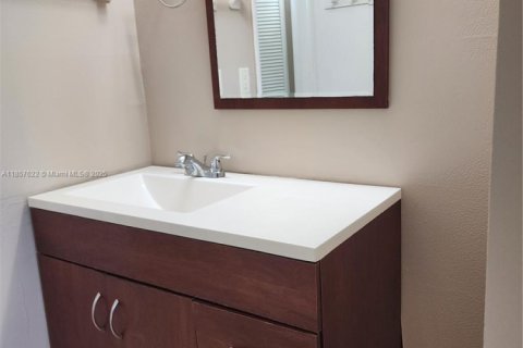Condominio en venta en Tamarac, Florida, 1 dormitorio, 61.32 m2 № 1881983 - foto 15