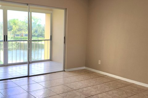 Condominio en venta en Tamarac, Florida, 1 dormitorio, 61.32 m2 № 1881983 - foto 12