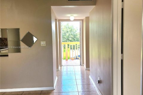 Condominio en venta en Tamarac, Florida, 1 dormitorio, 61.32 m2 № 1881983 - foto 10