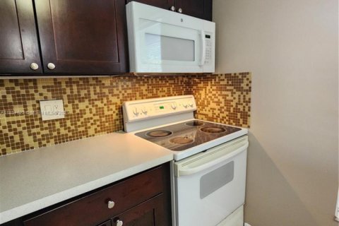 Condominio en venta en Tamarac, Florida, 1 dormitorio, 61.32 m2 № 1881983 - foto 5