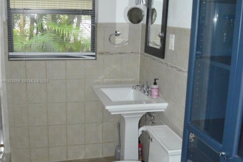 Снять в аренду виллу или дом в Майами-Шорс, Флорида 2 спальни, 168.52м2, № 1992380 - фото 18