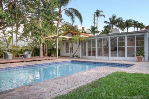 Снять в аренду виллу или дом в Майами-Шорс, Флорида 2 спальни, 168.52м2, № 1992380 - фото 27