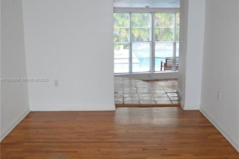 Снять в аренду виллу или дом в Майами-Шорс, Флорида 2 спальни, 168.52м2, № 1992380 - фото 5